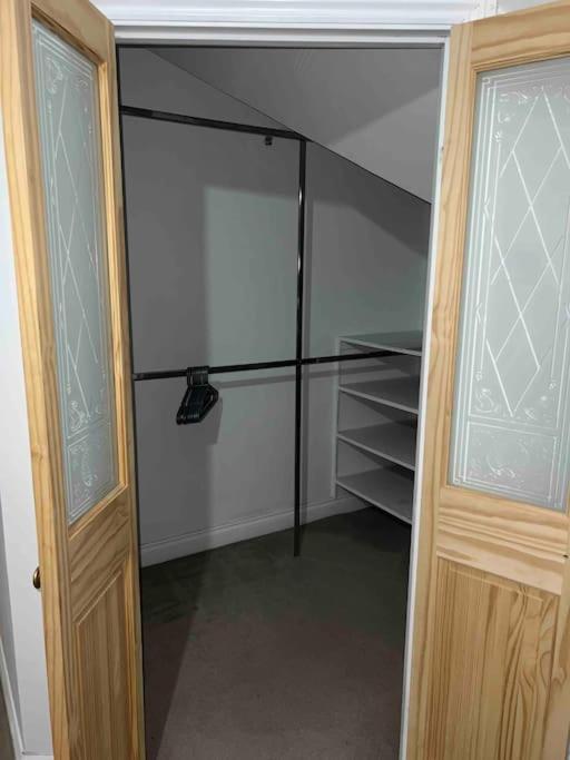 Spacious 15 Guest Home With 9 Beds In Shirley Солихъл Екстериор снимка
